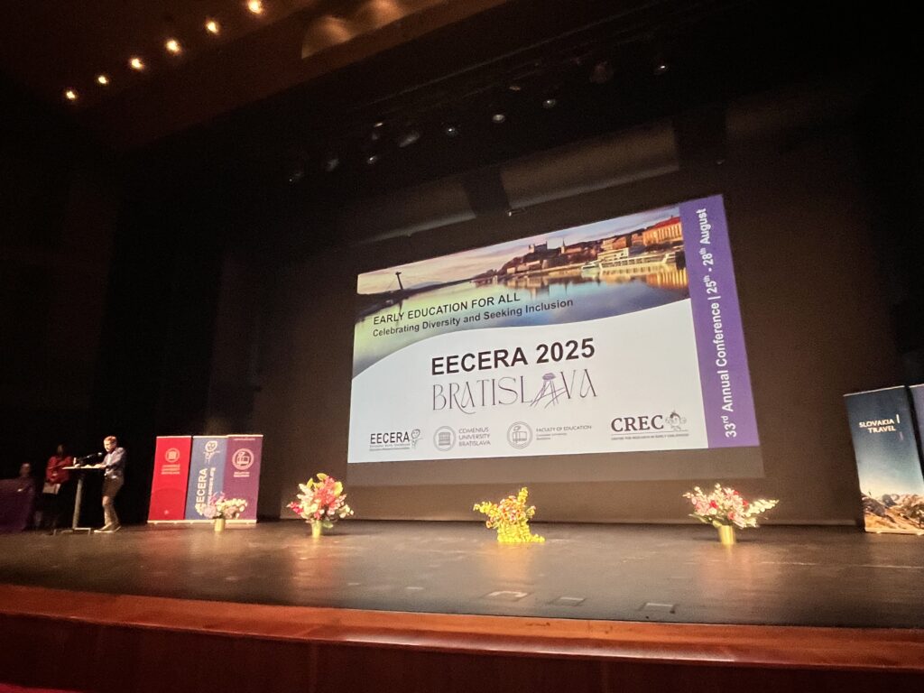 konferenssin esiintymislava.