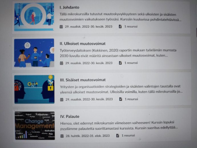Kuvassa on muutosjohtamisen perusteet -kurrsin sisältö ja rakenne. Rakenne on modulaarinen ja se jakautuu neljään osaan. Osa 1 on aihetta esittelevä johdanto, osa 2 esittelee ulkoiset muutosvoimat, osa 3 sisäiset muutosvoimat ja osassa 4 kurssia suorittava henkilö antaa palautetta kyseisestä kurssista ja arvioi sitä, mitä hän kurssista itselleen sai. 