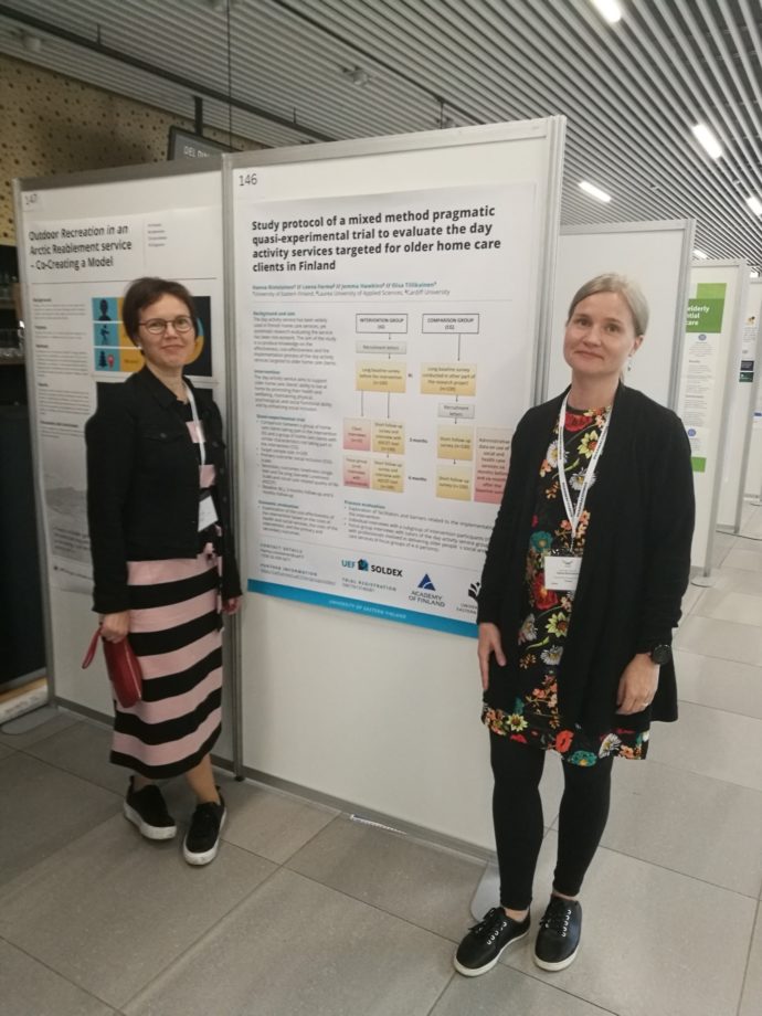 posterin ääreltä on myös kuva, jossa olen minä (vas.) ja kesäkuussa väitellyt Hanna Ristolainen 