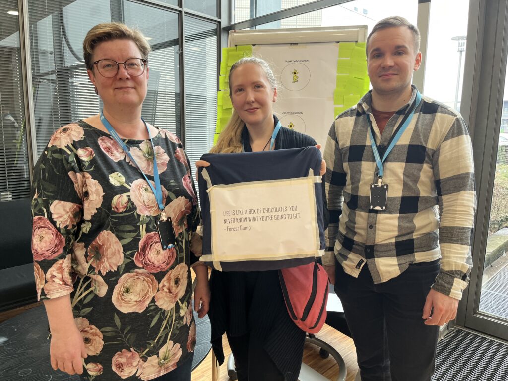 Yhteiskuva ProjektiTorille osallistuneista OSTY-hankkeen työntekijöistä.